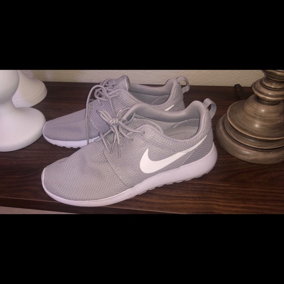 Nike Roshes - Picture 3 of 4